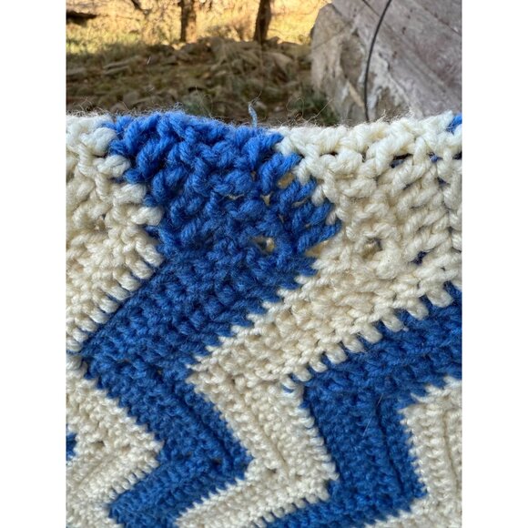 Vintage 70's Blue and White Stripe Chevron Acrylic yarn Crochet Afghan - Picture 4 of 10